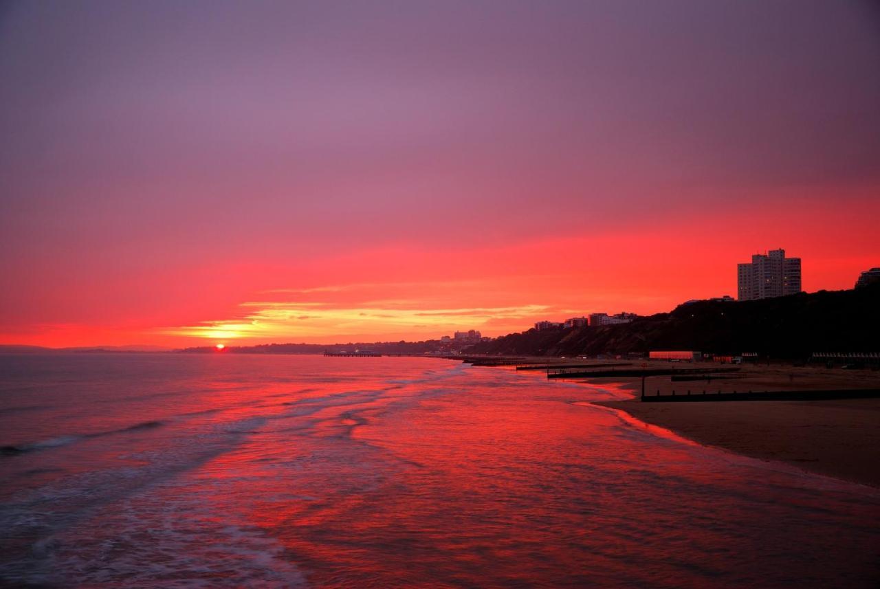Bournemouth Beachfront Retreat 3 Bedroom 3 Bathroom Seaside B&B With Free Parking Extérieur photo