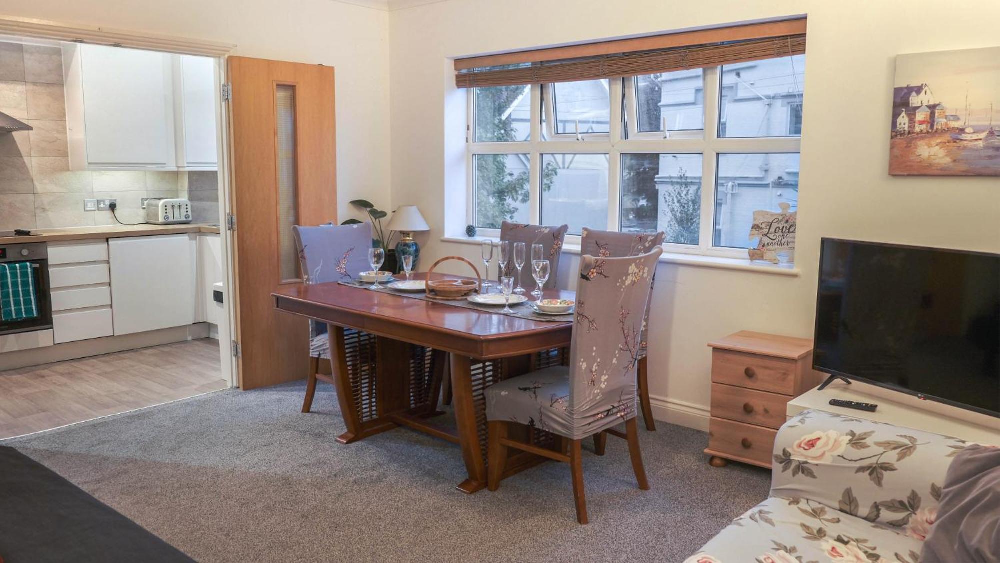 Bournemouth Beachfront Retreat 3 Bedroom 3 Bathroom Seaside B&B With Free Parking Extérieur photo